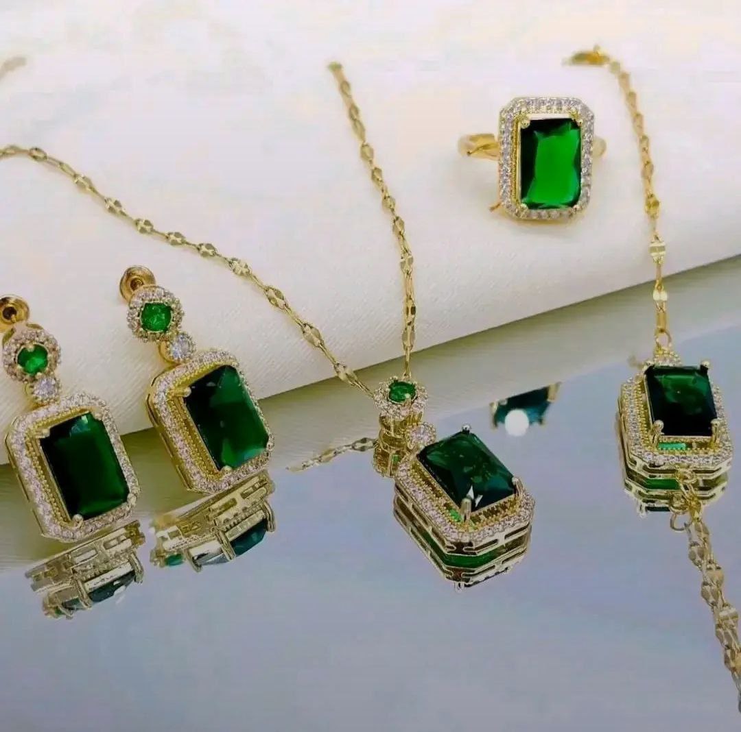 Parure 4 pièces en acies inoxydable 1 er choix